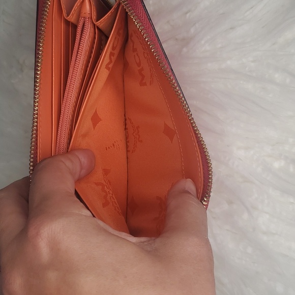 MCM Bicolor Long Zippy Wallet - Picture 6 of 13